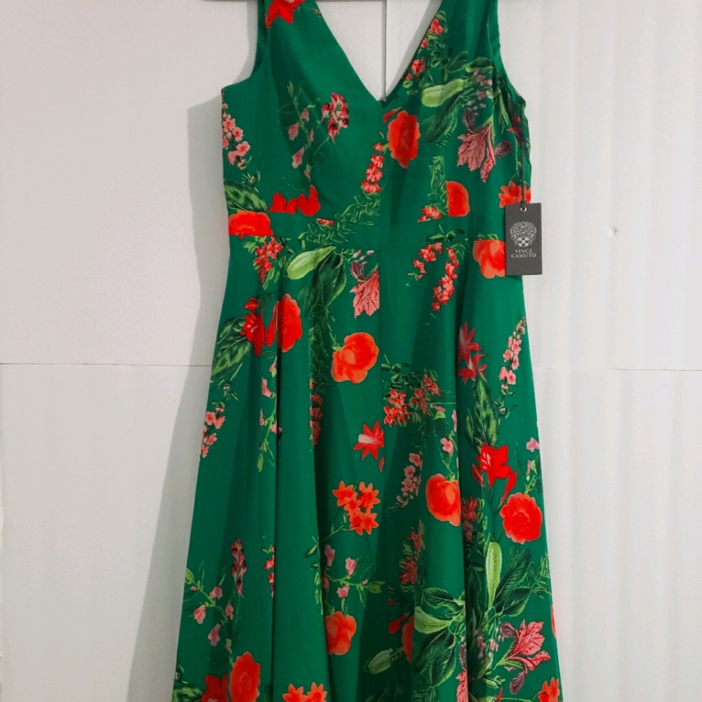 NWT, Vince Camuto Green Floral sleeveless dress.
